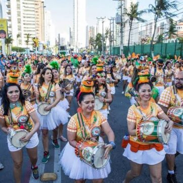 Fim de semana em Fortaleza tem ensaio de bloco de pré-carnaval na Praia de Iracema e festa gratuita no complexo Estação das Artes