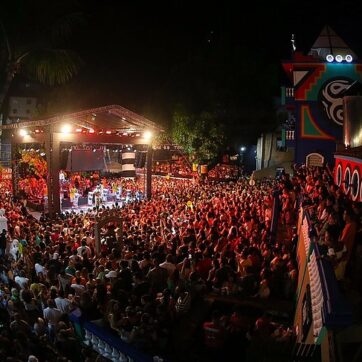 Com Xanddy e João Gomes, 1º Ensaio da Timbalada no ano lota Guetho Square