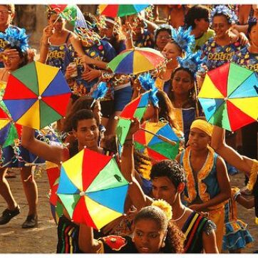 Olinda tem fim de semana recheado de prévias com frevo, maracatu e samba nas ladeiras; veja programação