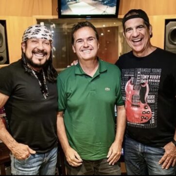 Lendas do Axé Music: Bell Marques, Durval Lelys e Ricardo Chaves voltam a cantar juntos no palco após quase 40 anos