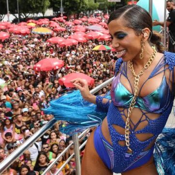 Anitta confirma desfile no carnaval de Salvador em 2025; cantora vai animar folião pipoca