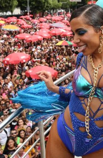 Anitta confirma desfile no carnaval de Salvador em 2025; cantora vai animar folião pipoca