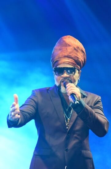 Carlinhos Brown fará show gratuito no Farol da Barra